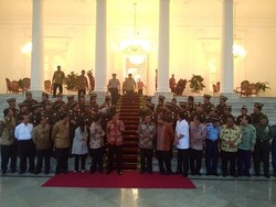 Lucunya JK Saat Lari Kecil untuk Mengejar Sesi Foto dengan Kajati