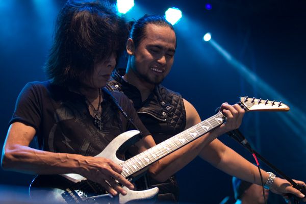 Foto: Ian Antono, Once, Andy /rif, Connie Constantia di Konser Alf d'Bats