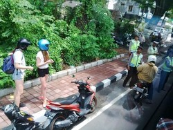 Turis Bule pun Terkena Razia Polisi