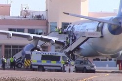 Masih Ada Saja Turis Mabuk & Menyerang Pramugari di Pesawat