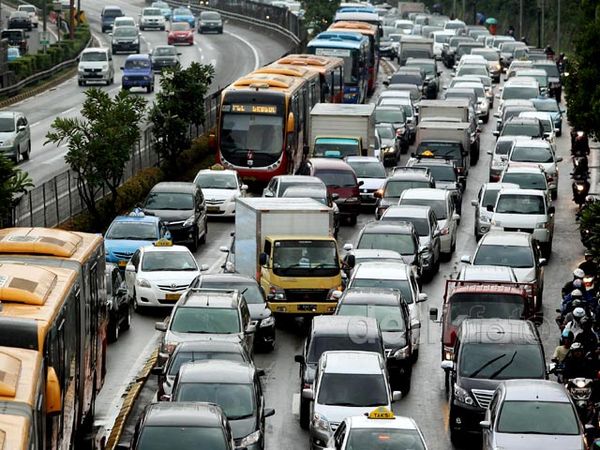 Hujan Reda, Jalan Gatot Subroto Macet Parah
