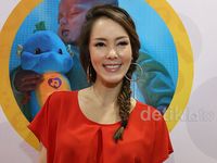 Rambut Kepang Cathy Sharon Bak Elsa di Film 'Frozen'