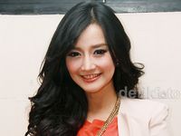 Cantiknya Nana Melati, Model Video Klip Kotak