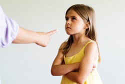 Orang Tua Tegas Itu Tidak Sama dengan Galak Lho