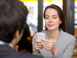 Tips Agar Hubungan Makin Berkualitas Tanpa Kehadiran Smartphone