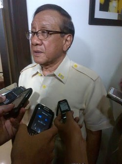 Akbar Tandjung Pasrah Jika Kesepakatan Ical dan Agung Gagal