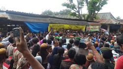 Begini Suasana Warga Saat Sambut Jokowi Mudik ke Solo