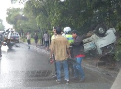 Pick Up Terbalik di Dekat BNN Bikin Lalin Padat Merayap