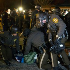 Aksi Protes Terkait ABG Ferguson Kembali Muncul, 15 Demonstran Ditangkap