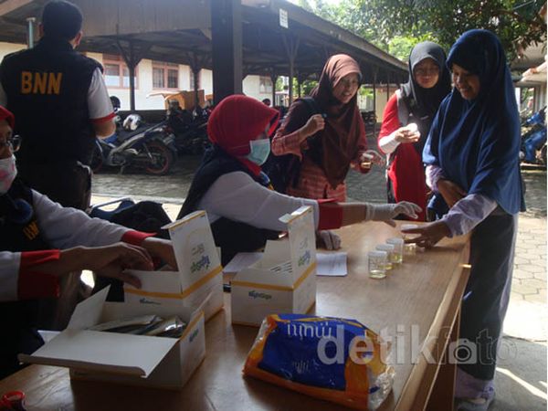 BNN Tes Urine Mahasiswa Unsoed BNN Tes Urine Mahasiswa Unsoed