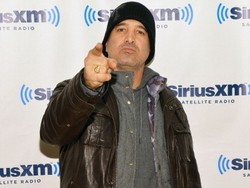 Kisah Mengenaskan di Balik Bangkrutnya Vokalis Creed