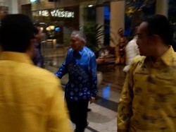 Tiba di Gelanggang Munas, Amien Rais Disambut Setya Novanto