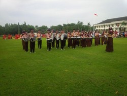 Kopassus Hibur Warga Cijantung dengan Lomba Marching Band Pelajar