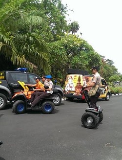 Sisir Nusa Dua dengan Segway, Kapolda Bali: Semoga Munas Tak Rusuh
