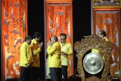 Ical ke Agung cs: Kembalilah ke Jalan yang Benar!