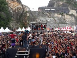 Ratusan Bikers Honda Pecahkan Rekor Tari Kecak Terbanyak