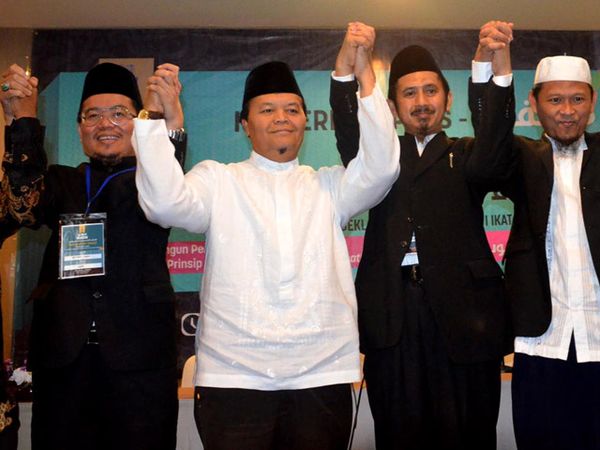 HNW Buka Muktamar Ikatan Ulama dan Dai Asia Tenggara HNW Buka Muktamar Ikatan Ulama dan Dai Asia Tenggara