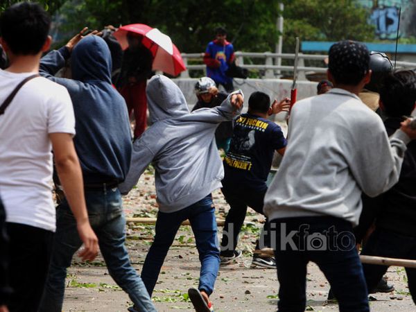Tawuran Warga Pecah di Manggarai