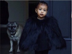 Pakai Baju Berbulu, Anak Kim Kardashian Cantik Bak Model