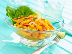 Buat Asinan Mangga Segar dengan Langkah Praktis Ini