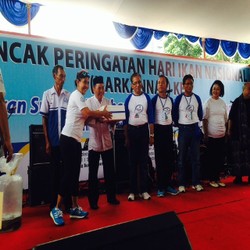 Di Hari Ikan, Susi Serahkan Penghargaan Sampai Lihat Pemotongan Tumpeng 2 Meter