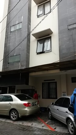 Kesaksian Satpam tentang Momen-momen sebelum Gaya Loncat dari Lantai 3