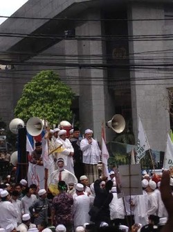 Gubernur Tandingan Pilihan FPI Minta DPRD Turunkan Ahok