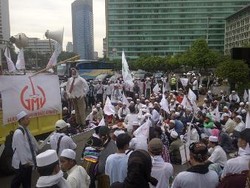 Ada Boneka Ahok Digantung di Antara Massa FPI di Bundaran HI