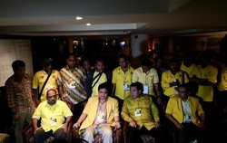 Airlangga Hartarto Mundur, Caketum Golkar Tinggal Ical Seorang
