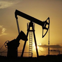 Harga Minyak Anjlok, Proyek Pengeboran Migas Terancam Mandek