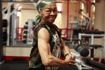 Willie Murphy, Nenek Super yang Ketagihan Angkat Dumbbell di Usia 77 Tahun