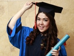 Dapat Gelar Sarjana Komputer, Tina Toonita Pilih Jualan Kosmetik
