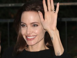 Angelina Jolie Alami Kecelakaan Mobil