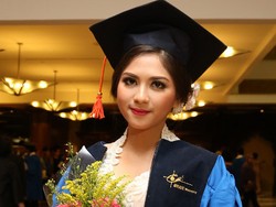Mischa Chandrawinata Temani Jessica Mila Wisuda