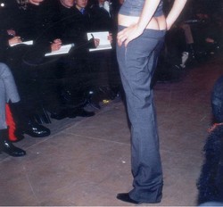 Prototipe Celana Hipster Alexander McQueen Dilelang, Mencapai Harga Rp 20 Juta