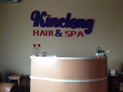 Merasakan Sensasi Spa dan Setrika Wajah di Salon Kinclong Milik Titi Kamal