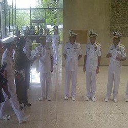 Berkebaya, Menteri Susi Bertemu KSAL Marsetio di Markas TNI AL