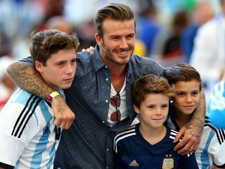 Beckham dan Brooklyn Alami Kecelakaan Mobil