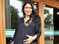 Perut Hamil 7 Bulan Anne J Cotto