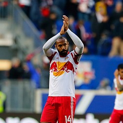 Majalah Prancis Beri 100 Halaman Khusus untuk Thierry Henry