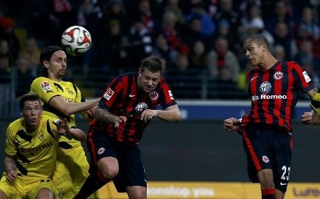 Eintracht Tenggelamkan Dortmund