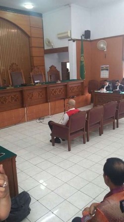 2 Guru JIS Terdakwa Kekerasan Anak Bacakan Pembelaan Pekan Depan