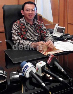 Ssst.. Ini Rahasia Ahok Tetap Tenang Kerja Meski Didemo Ribuan Massa FPI Cs