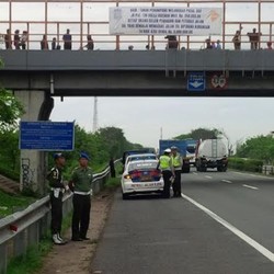 324 Bus yang Naik Turunkan Penumpang di Tol Merak Ditilang Polisi