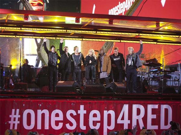 Kanye West Hingga Bill Clinton Meriahkan Konser World AIDS Day