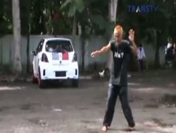 Pria Ini Pura-pura Gila Saat Terjaring Operasi Zebra