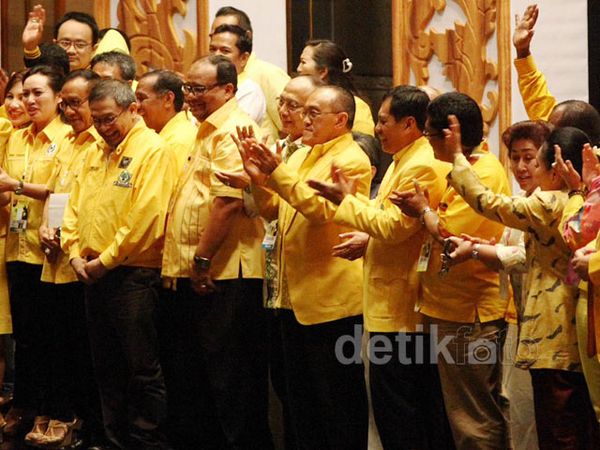 Bacakan Pandangan Umum, DPD-DPD Dukung Ical