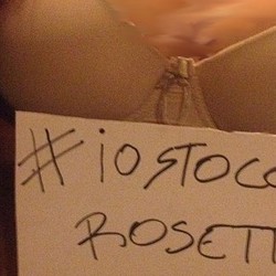 Wah! Wanita Italia Ramai Selfie Belahan Dada