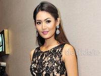 Cantiknya Maria Selena Bergaun Hitam