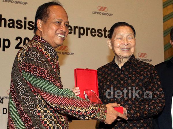Lippo Berikan Bantuan Mahasiswa Berprestasi